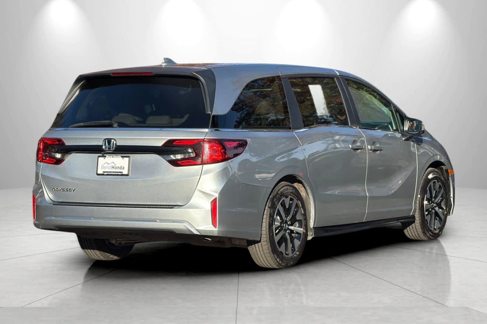 Used 2025 Honda Odyssey EX-L image 2