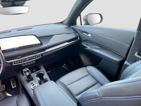 Used 2024 Cadillac XT4 Sport w/ Technology Package AWD/4WD image 25