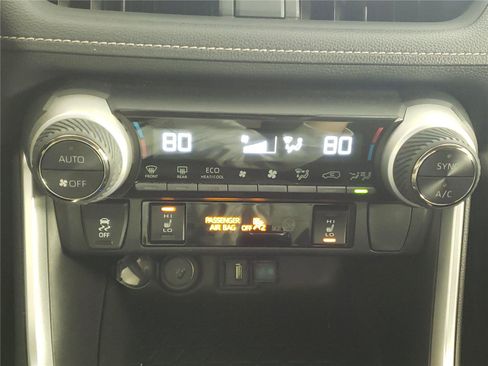 Used 2020 Toyota RAV4 XLE w/ XLE Grade Weather Package image 21