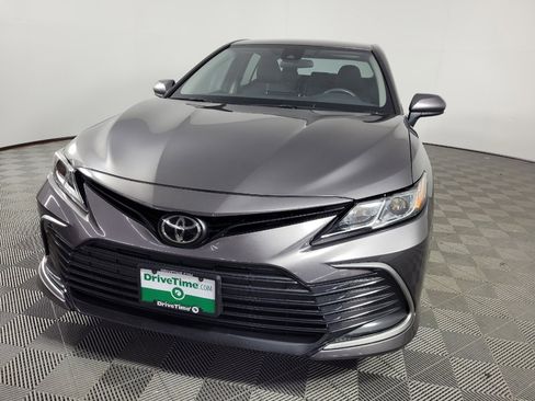 Used 2021 Toyota Camry LE FWD image 15