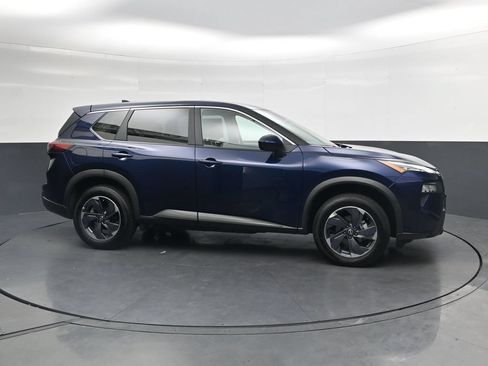 Used 2025 Nissan Rogue SV FWD image 4