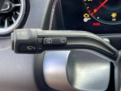 Used 2022 Mercedes-Benz GLB 250 image 40