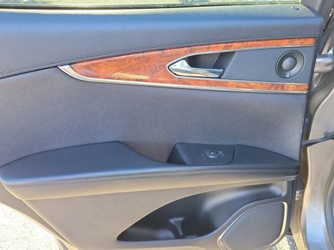 Used 2019 Lincoln Nautilus Reserve image 12