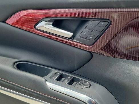 Used 2025 Chevrolet Traverse RS FWD image 21