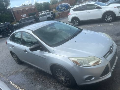 Used 2013 Ford Focus S FWD image 2