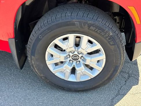 Certified 2022 Nissan Frontier SV w/ SV Premium Package AWD/4WD image 7