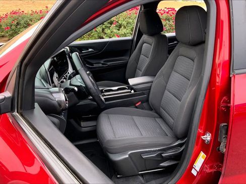 Used 2025 Chevrolet Equinox LT FWD image 8