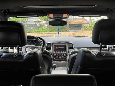 Used 2018 Jeep Grand Cherokee Altitude AWD/4WD image 16