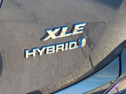 Certified 2018 Toyota RAV4 XLE image 32