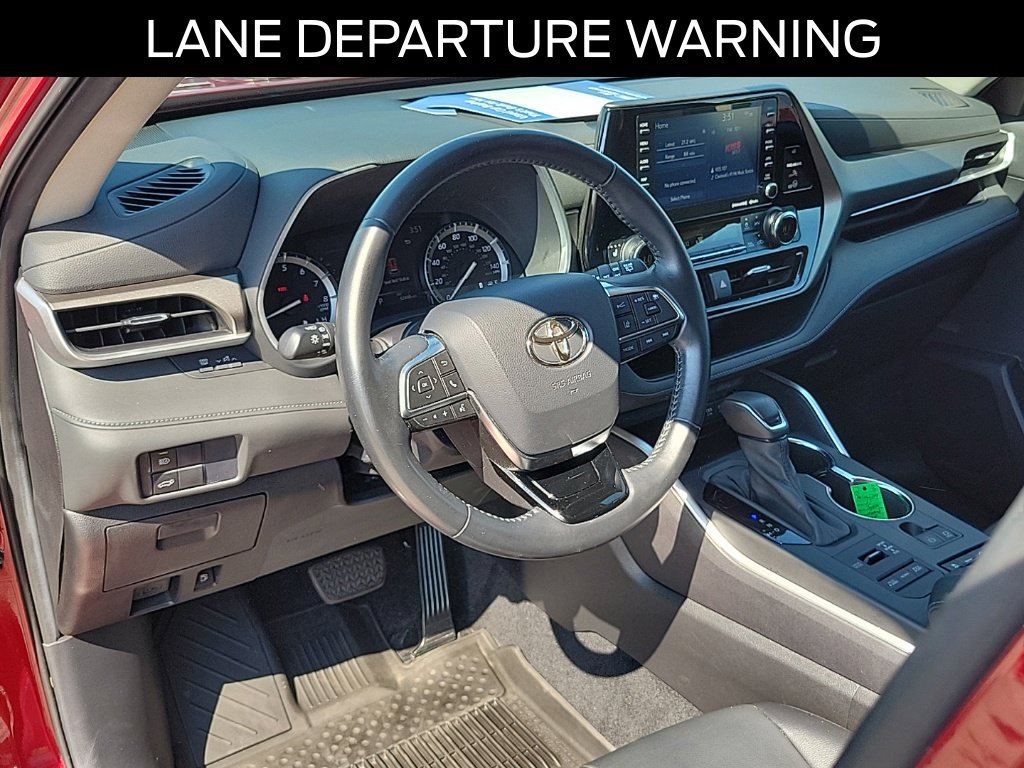 Used 2021 Toyota Highlander XLE AWD/4WD image 20