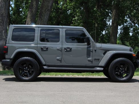 Used 2021 Jeep Wrangler Unlimited Sahara AWD/4WD image 8
