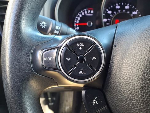 Used 2016 Kia Soul image 16