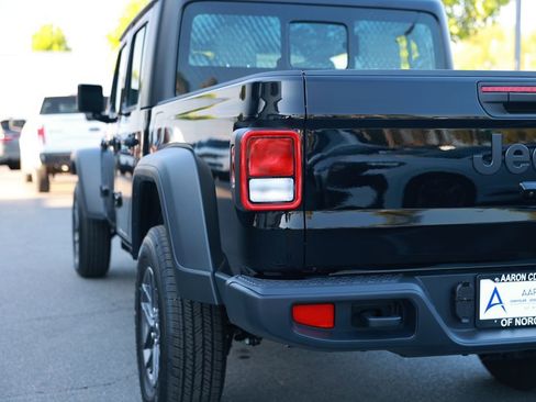 New 2026 Jeep Gladiator Sport image 10