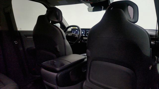 Used 2024 Kia EV9 Light Long Range RWD image 40