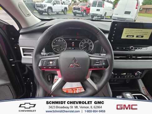 Used 2025 Mitsubishi Outlander SE AWD/4WD image 14