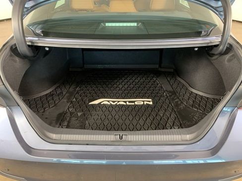 Used 2020 Toyota Avalon Limited image 13