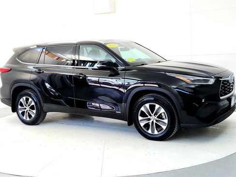 Certified 2021 Toyota Highlander XLE image 7