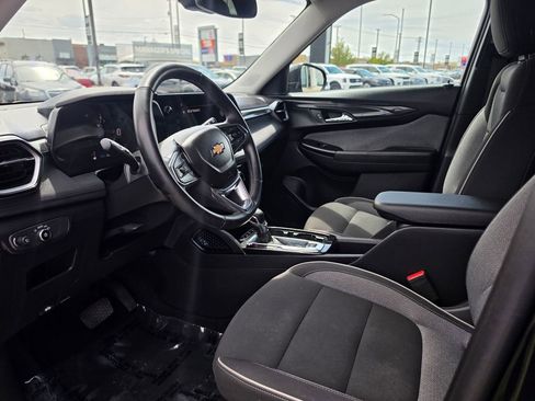 Used 2024 Chevrolet TrailBlazer LT w/ Convenience Package AWD/4WD image 9