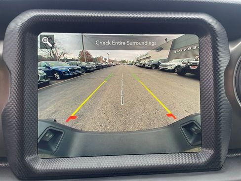 Used 2023 Jeep Gladiator Sport image 16