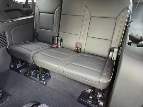 New 2025 Chevrolet Suburban Premier image 9