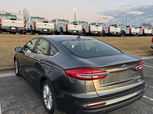 Certified 2019 Ford Fusion SE image 4