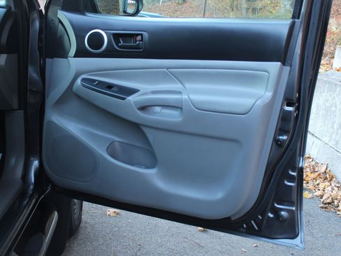 Used 2014 Toyota Tacoma 4x4 Double Cab image 18