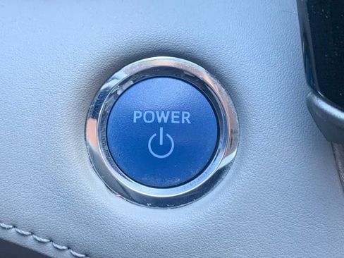 Used 2022 Toyota Highlander XLE AWD/4WD image 13
