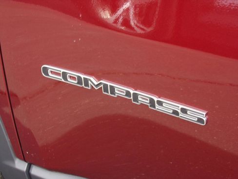Used 2022 Jeep Compass Latitude AWD/4WD image 10
