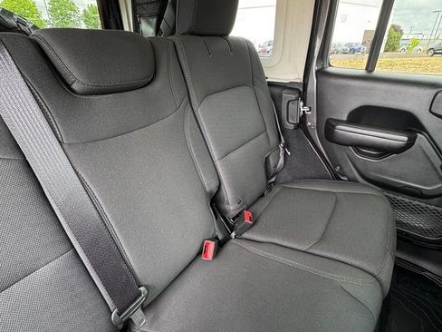 Used 2018 Jeep Wrangler Unlimited Sport S AWD/4WD image 23