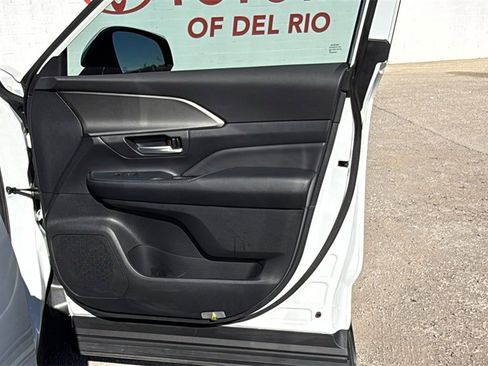 Used 2024 Toyota Grand Highlander XLE image 29