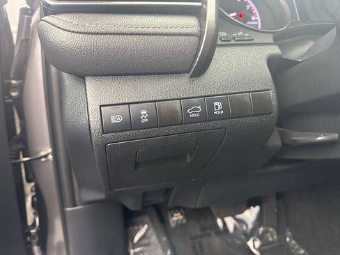 Used 2022 Toyota Camry SE image 30