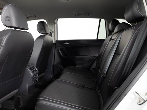 Used 2024 Volkswagen Tiguan SE AWD/4WD image 18