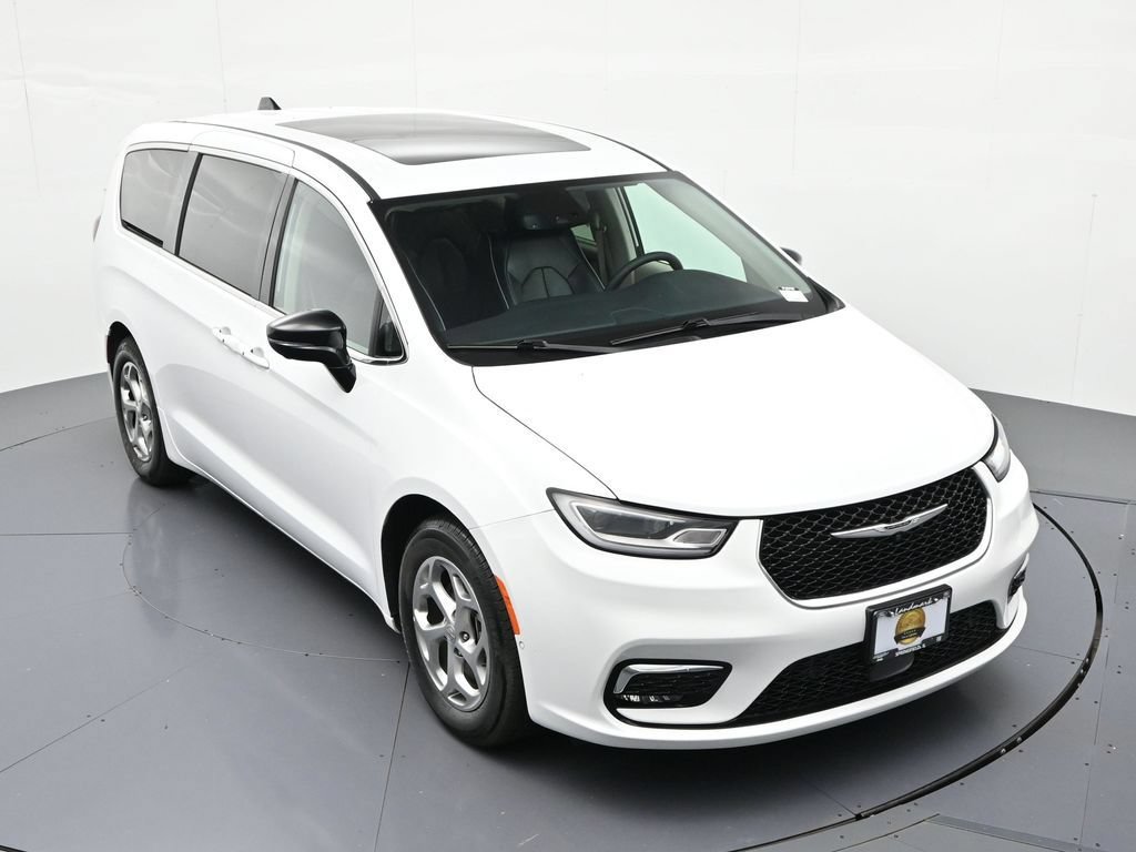 Used 2024 Chrysler Pacifica Limited FWD image 18