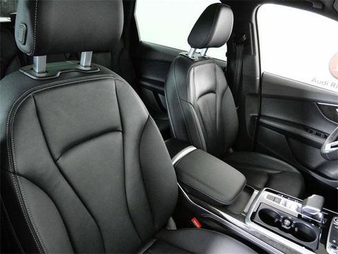 Used 2025 Audi Q7 3.0T Premium Plus image 12