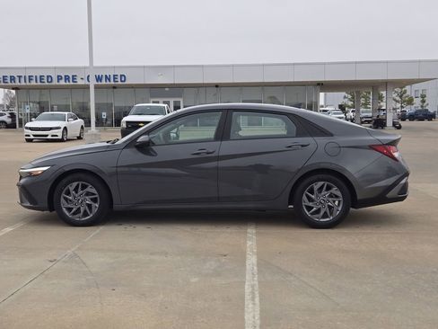 Used 2024 Hyundai Elantra SEL image 4