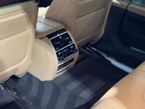 Used 2020 BMW 750i xDrive w/ Autobahn Package image 23