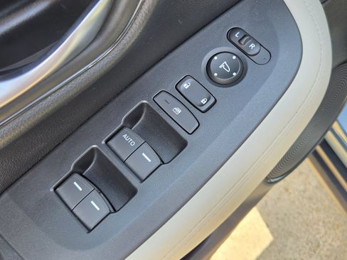 Used 2024 Honda HR-V LX image 25