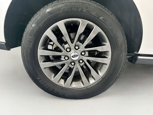 Used 2019 Ford Expedition Limited w/ Equipment Group 301A AWD/4WD image 32