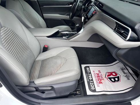 Used 2018 Toyota Camry SE FWD image 17
