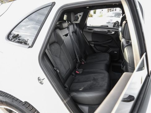 Used 2020 Porsche Macan Base image 40