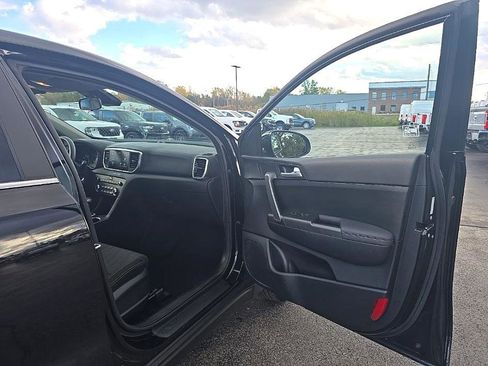 Used 2022 Kia Sportage LX image 32