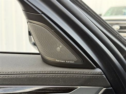 Used 2021 BMW 740i w/ M Sport Package image 26