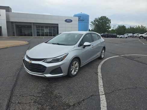 Used 2019 Chevrolet Cruze LT w/ Convenience Package FWD image 7