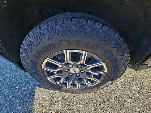 Used 2023 Chevrolet Colorado Z71 image 35