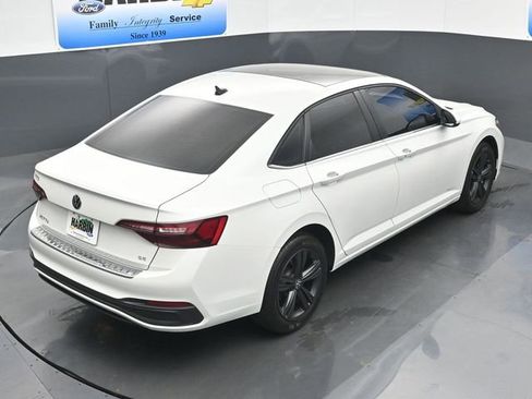 Used 2024 Volkswagen Jetta SE w/ Panoramic Sunroof Package FWD image 24