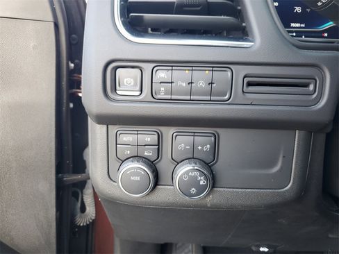 Used 2023 Chevrolet Suburban LT image 23