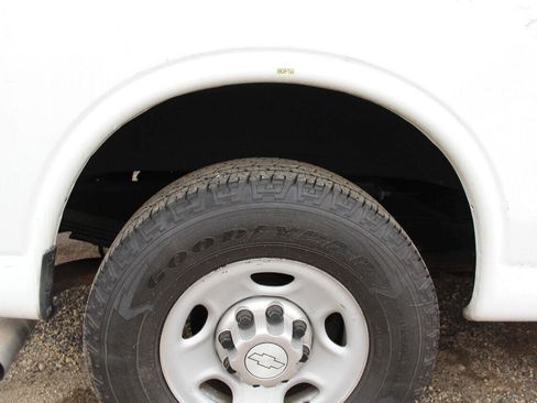 Used 2014 Chevrolet Express 2500 image 20