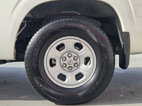 Used 2024 Nissan Frontier S image 27