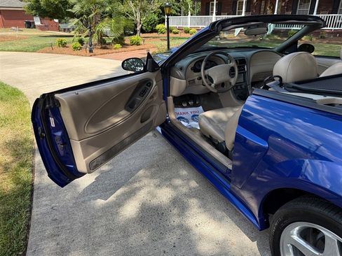 Used 2004 Ford Mustang GT image 38