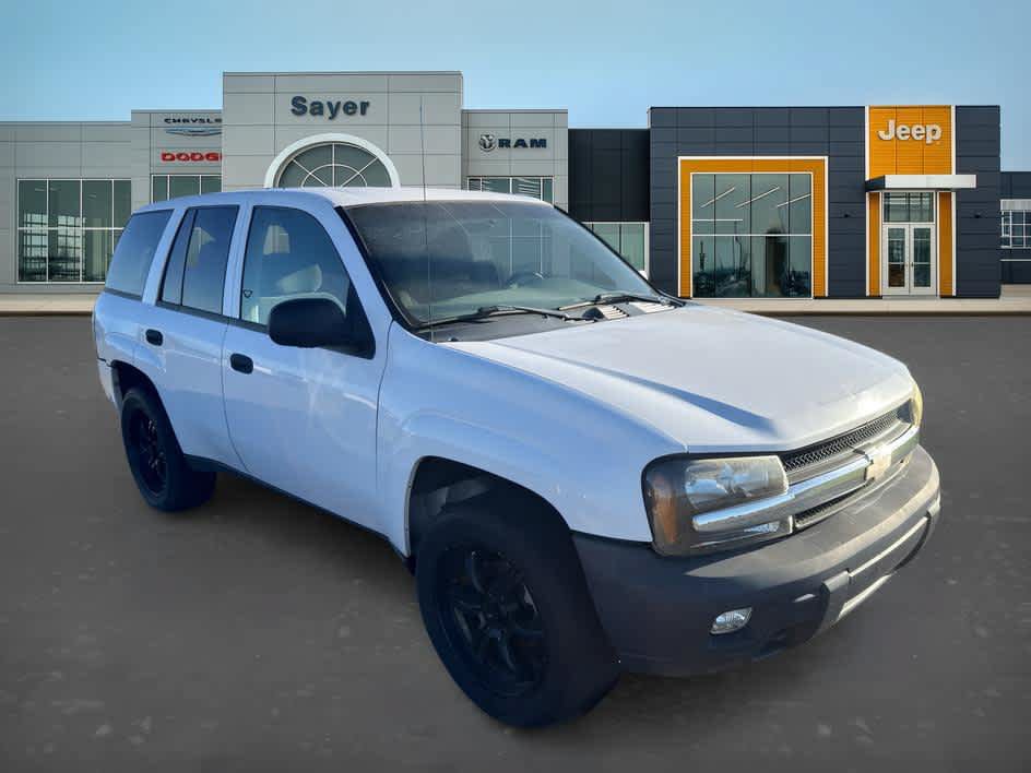 Used 2002 Chevrolet TrailBlazer LT AWD/4WD image 1